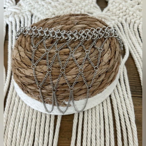 URBAN OUTFITTERS Bundle of Silver Chain Bracelet and ear cuff earrings set of 2 - Picture 11 of 13